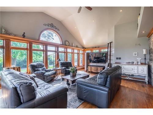 769 Old York Road, Burlington, ON - Indoor Photo Showing Living Room