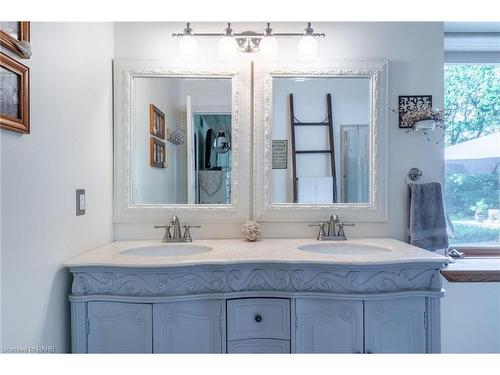 769 Old York Road, Burlington, ON - Indoor Photo Showing Bathroom