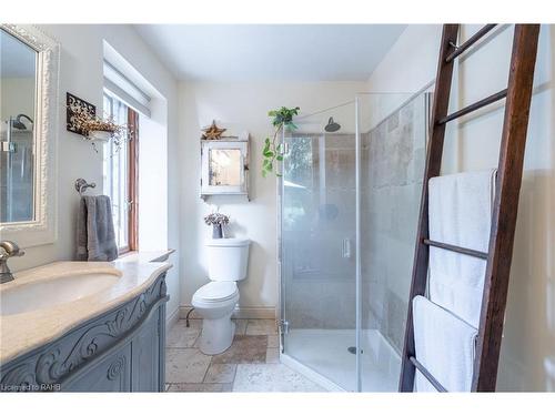 769 Old York Road, Burlington, ON - Indoor Photo Showing Bathroom