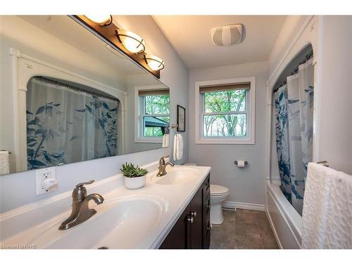 47 Blossom Avenue, Brantford, ON - Indoor Photo Showing Bathroom