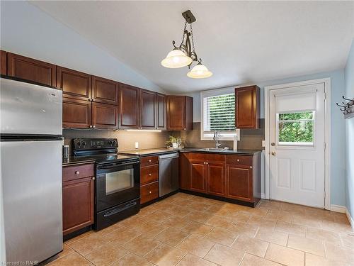 149 Park Lane, Caledonia, ON - Indoor Photo Showing Kitchen