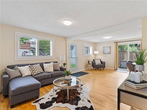 149 Park Lane, Caledonia, ON - Indoor Photo Showing Living Room