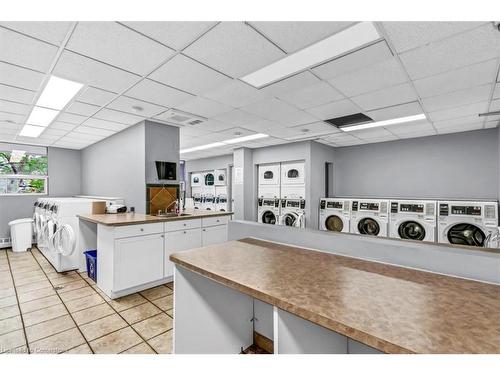 701-150 Charlton Avenue E, Hamilton, ON - Indoor Photo Showing Laundry Room