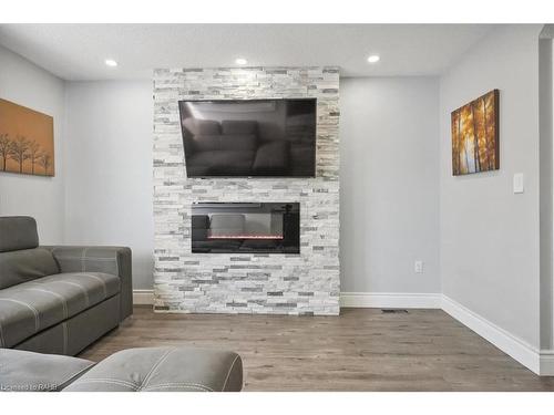 59-39 Pinewoods Drive, Stoney Creek, ON - Indoor Photo Showing Living Room With Fireplace