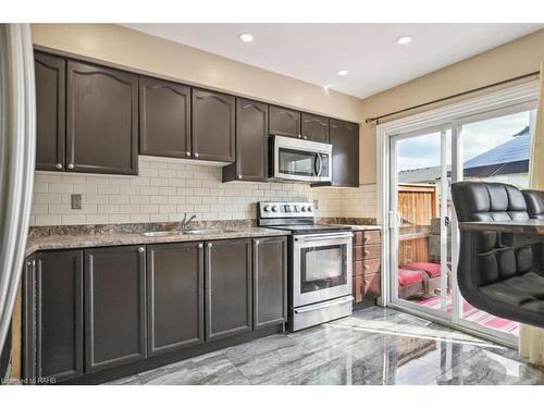 59-39 Pinewoods Drive, Stoney Creek, ON - Indoor Photo Showing Kitchen With Double Sink