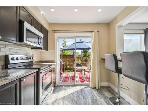 59-39 Pinewoods Drive, Stoney Creek, ON - Indoor Photo Showing Kitchen