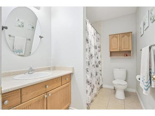 59-39 Pinewoods Drive, Stoney Creek, ON - Indoor Photo Showing Bathroom