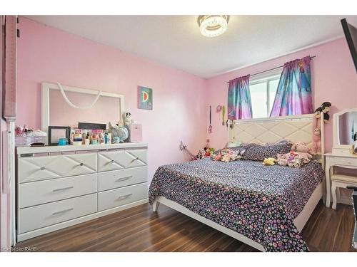 59-39 Pinewoods Drive, Stoney Creek, ON - Indoor Photo Showing Bedroom