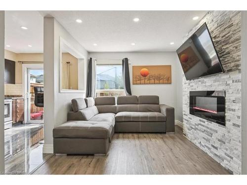 59-39 Pinewoods Drive, Stoney Creek, ON - Indoor Photo Showing Living Room With Fireplace