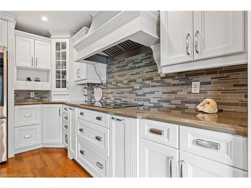 71 Stonepine Crescent, Hamilton, ON - Indoor Photo Showing Kitchen With Upgraded Kitchen