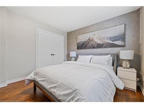 71 Stonepine Crescent, Hamilton, ON - Indoor Photo Showing Bedroom