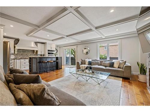 71 Stonepine Crescent, Hamilton, ON - Indoor Photo Showing Living Room