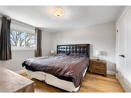 6146 Monterey Avenue, Niagara Falls, ON - Indoor Photo Showing Bedroom