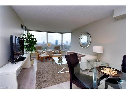 1508-1276 Maple Crossing Boulevard, Burlington, ON - Indoor Photo Showing Living Room