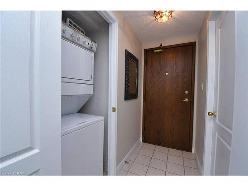 1508-1276 Maple Crossing Boulevard, Burlington, ON - Indoor Photo Showing Laundry Room