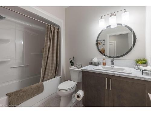 14 Campbell Street, Thorold, ON - Indoor Photo Showing Bathroom