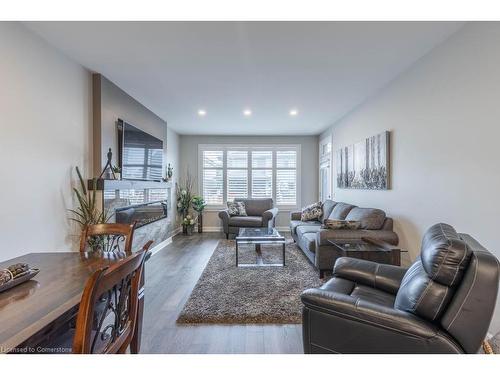 14 Campbell Street, Thorold, ON - Indoor Photo Showing Living Room With Fireplace