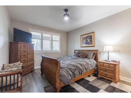 14 Campbell Street, Thorold, ON - Indoor Photo Showing Bedroom