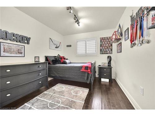 23 Holyoake Drive, Stoney Creek, ON - Indoor Photo Showing Bedroom