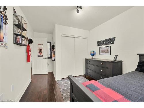 23 Holyoake Drive, Stoney Creek, ON - Indoor Photo Showing Bedroom