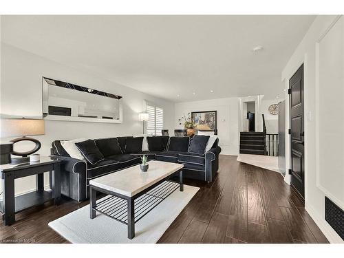 23 Holyoake Drive, Stoney Creek, ON - Indoor Photo Showing Living Room