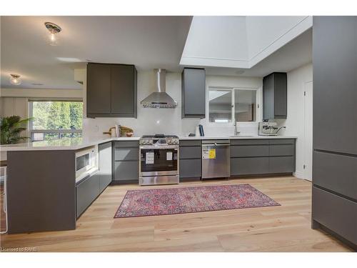 368 Rock Chapel Road, Dundas, ON - Indoor Photo Showing Kitchen With Upgraded Kitchen