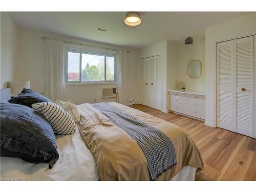 368 Rock Chapel Road, Dundas, ON - Indoor Photo Showing Bedroom