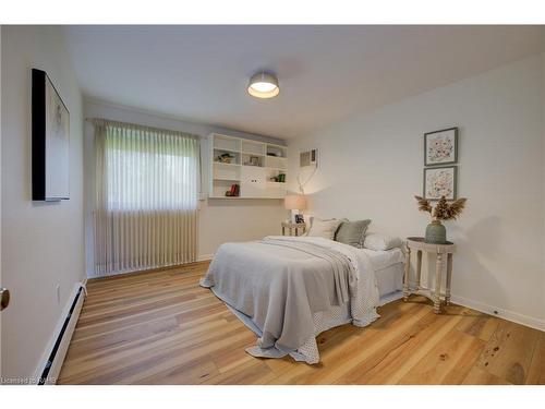 368 Rock Chapel Road, Dundas, ON - Indoor Photo Showing Bedroom