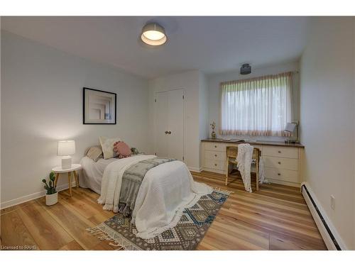 368 Rock Chapel Road, Dundas, ON - Indoor Photo Showing Bedroom