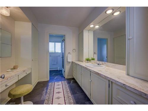 368 Rock Chapel Road, Dundas, ON - Indoor Photo Showing Bathroom