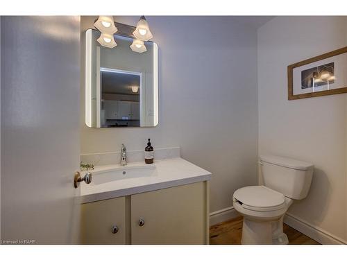 368 Rock Chapel Road, Dundas, ON - Indoor Photo Showing Bathroom