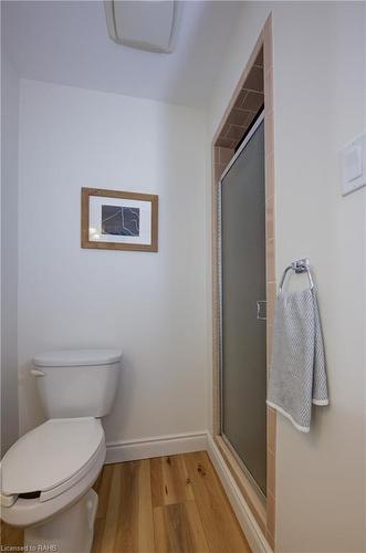 368 Rock Chapel Road, Dundas, ON - Indoor Photo Showing Bathroom