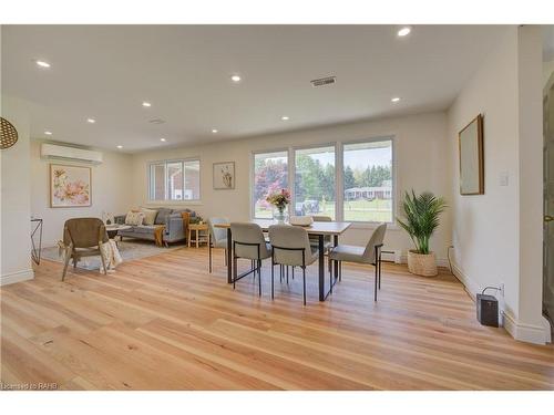 368 Rock Chapel Road, Dundas, ON - Indoor Photo Showing Dining Room