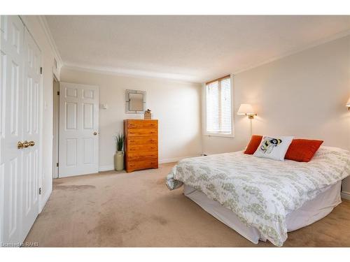 305-150 Wilson Street W, Ancaster, ON - Indoor Photo Showing Bedroom