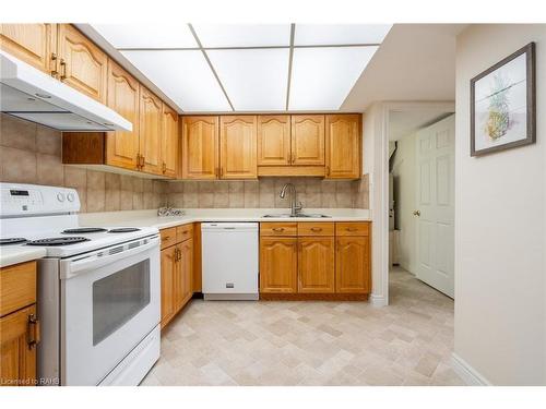 305-150 Wilson Street W, Ancaster, ON - Indoor Photo Showing Kitchen