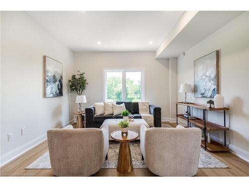 71 Fernridge Common, St. Catharines, ON - Indoor Photo Showing Living Room