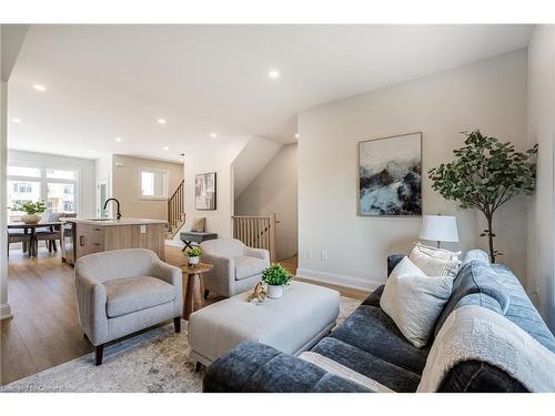 71 Fernridge Common, St. Catharines, ON - Indoor Photo Showing Living Room