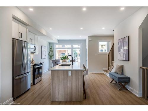 71 Fernridge Common, St. Catharines, ON - Indoor Photo Showing Kitchen With Upgraded Kitchen