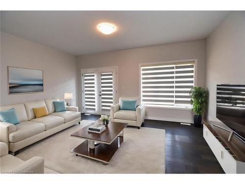 4-30 Times Square Boulevard, Stoney Creek, ON - Indoor Photo Showing Living Room