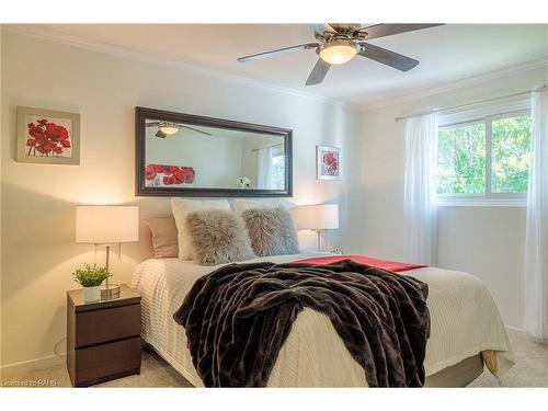 1310 Ester Drive, Burlington, ON - Indoor Photo Showing Bedroom