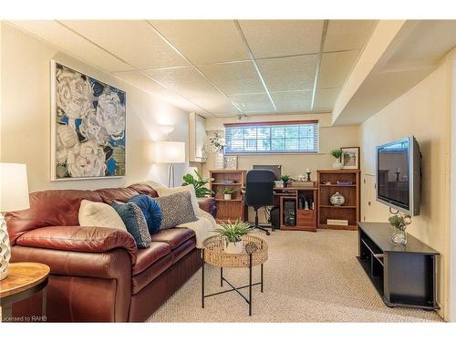 1310 Ester Drive, Burlington, ON - Indoor Photo Showing Living Room