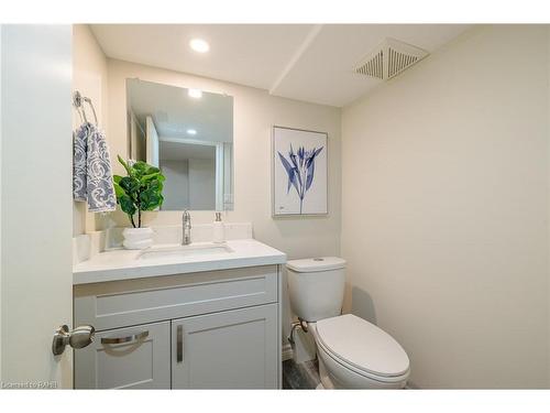 1310 Ester Drive, Burlington, ON - Indoor Photo Showing Bathroom