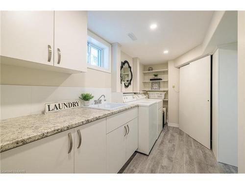 1310 Ester Drive, Burlington, ON - Indoor Photo Showing Laundry Room