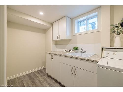 1310 Ester Drive, Burlington, ON - Indoor Photo Showing Laundry Room