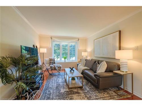 1310 Ester Drive, Burlington, ON - Indoor Photo Showing Living Room