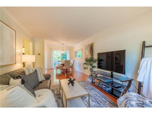 1310 Ester Drive, Burlington, ON - Indoor Photo Showing Living Room