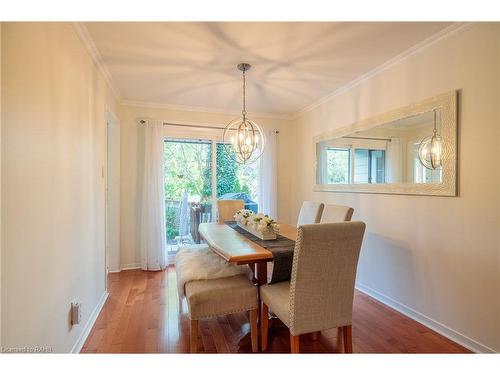 1310 Ester Drive, Burlington, ON - Indoor Photo Showing Dining Room