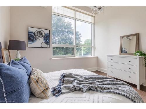 207-397 King Street W, Dundas, ON - Indoor Photo Showing Bedroom