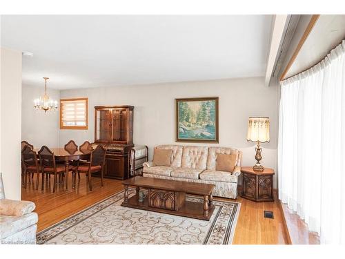 14 Calvert Avenue, Hamilton, ON - Indoor Photo Showing Living Room