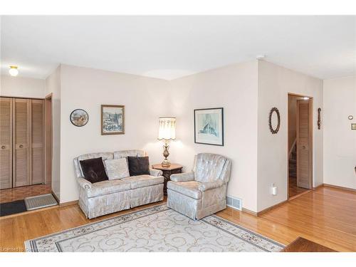 14 Calvert Avenue, Hamilton, ON - Indoor Photo Showing Living Room